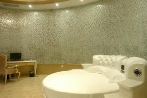 Yaklai Holiday Hotel - Image 4