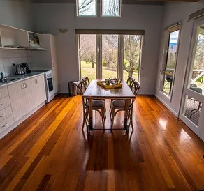 Abbys Cottages Bright - Image 3