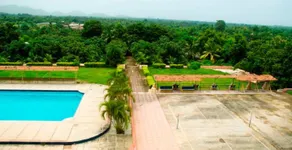 Hill Zill Resort - Image 2