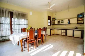 Yoho Airport way bungalow - Image 2