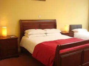 Shines Guesthouse - Image 5