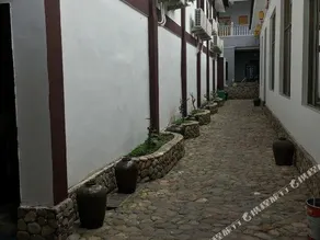 OU YA ER MANOR - Image 2