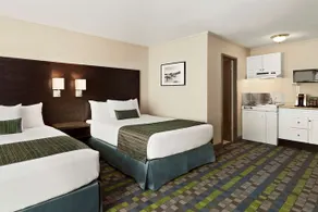 Victoria Airport/Sidney Travelodge - Image 4
