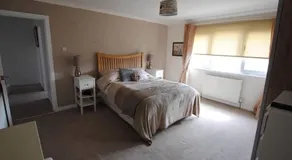 Haven Troon - Image 3