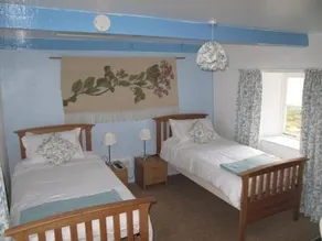 Rosewyn Farmhouse - Image 2