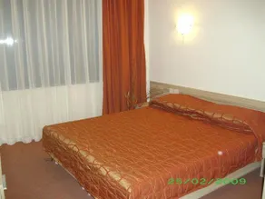 Guest House Red - Image 5