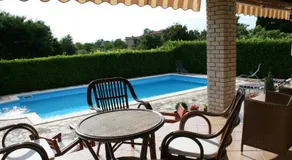 Family house on private property with pool - Image 2