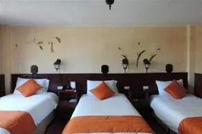 Cruz Loma Hotel - Image 3