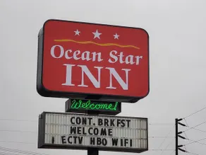 Econo Lodge Washington Harbor - Image 4