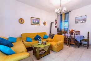 House Lucky - Image 4