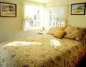 Tudor Rose Manor Santa Cruz - Image 4