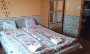 Napraforgó Vendégház - Image 2