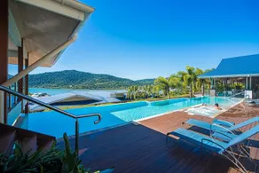 The Hamptons on Airlie - Image 1