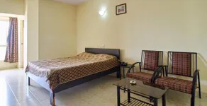 Hotel Crystal Court - Image 5