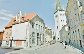 Unique Old Town Apartment with Free Parking - Image 2
