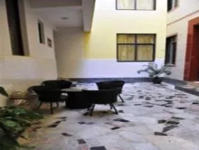 Dali Moon Time Inn - Image 1
