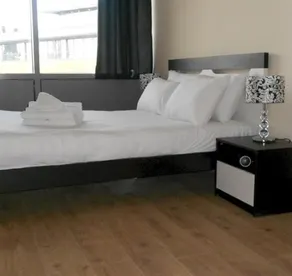 Max Serviced Apartments Parallel House - Image 3