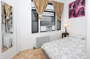 Mid Town East Street Apartments Next To Times Square - Image 2