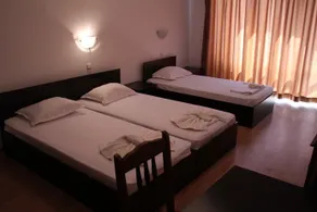 Royal Palm Apartments - Image 2