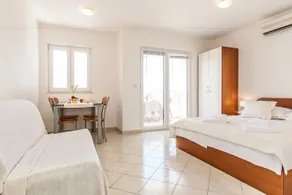 Sunset Apartments Bol - Image 5