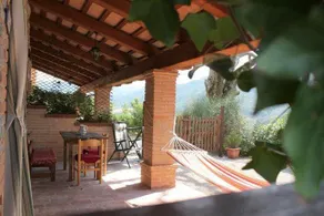 Cozy Apartment with Garden, Patio, Storage, Deckchairs, BBQ - Image 4
