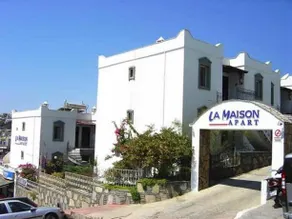 La Maison Apartments - Image 1
