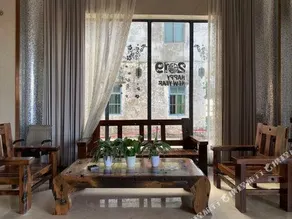 Gold Coast Hotel - Image 2