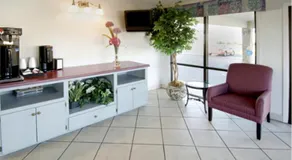 Daybreak Suites Extended Stay - Dothan - Image 3