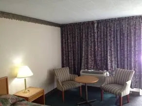 Knights Inn Kitchener - Image 3