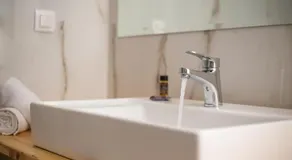 Avi Suites 1 - Image 2
