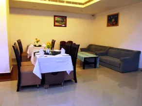 Hotel Peninsula - Image 5