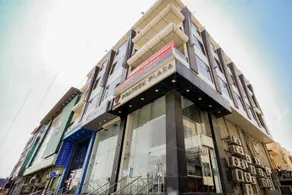 Hotel Prateek Plaza by OYO Rooms - Image 1