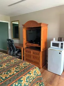 Royal Inn & Suites - Image 3