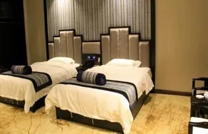 Poya Hotel - Image 1