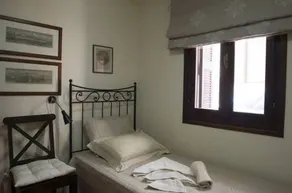 Sappho House - Image 4