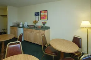 I-5 Inn - Image 4