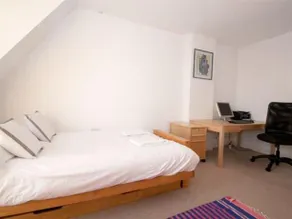 Veeve  Top Of The World White Lion Street 2 Bed Penthouse Islington - Image 4