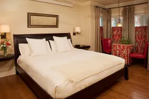 Dug Road Inn - Image 5