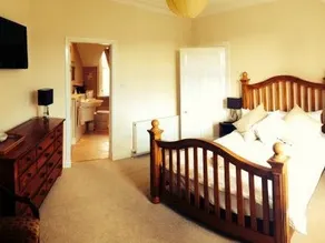 Lynegar Guest House - Image 5