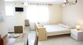 Ammos Studios & Apartments - Image 2
