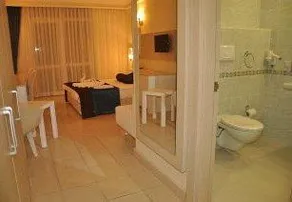 Blue Moon Hotel - Image 4