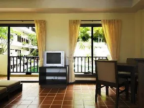 Surin Gate Hotel Phuket - Image 3