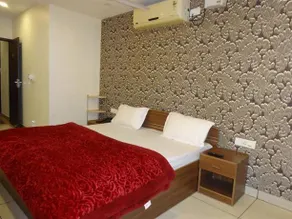 The Shradha Hotel - Image 3