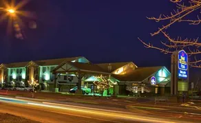White Pines Inn & Suites of Holland - Image 3