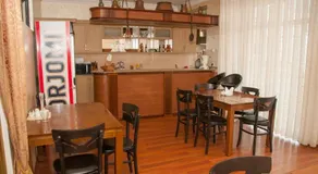 Family Hotel - Image 4