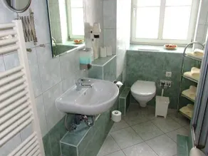 Hoyer Apartment - Image 4