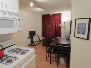 East Broadway Apartment - Image 5