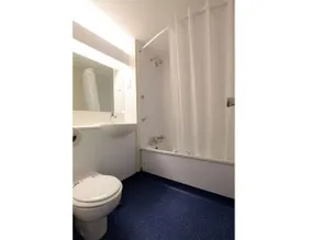 Travelodge Tiverton - Image 4