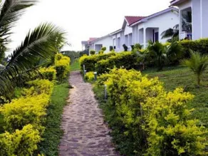 Brenu Beach Lodge - Image 2
