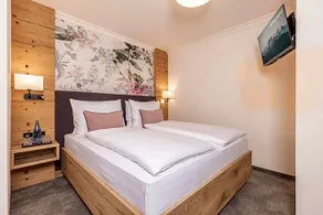 Double room, shower, toilet, 1 bed room - Image 4